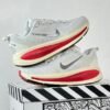 NK ZOOM VOMERO 18 PLATINUM SIREN RED [WHITE / RED /BLACK] 0609025