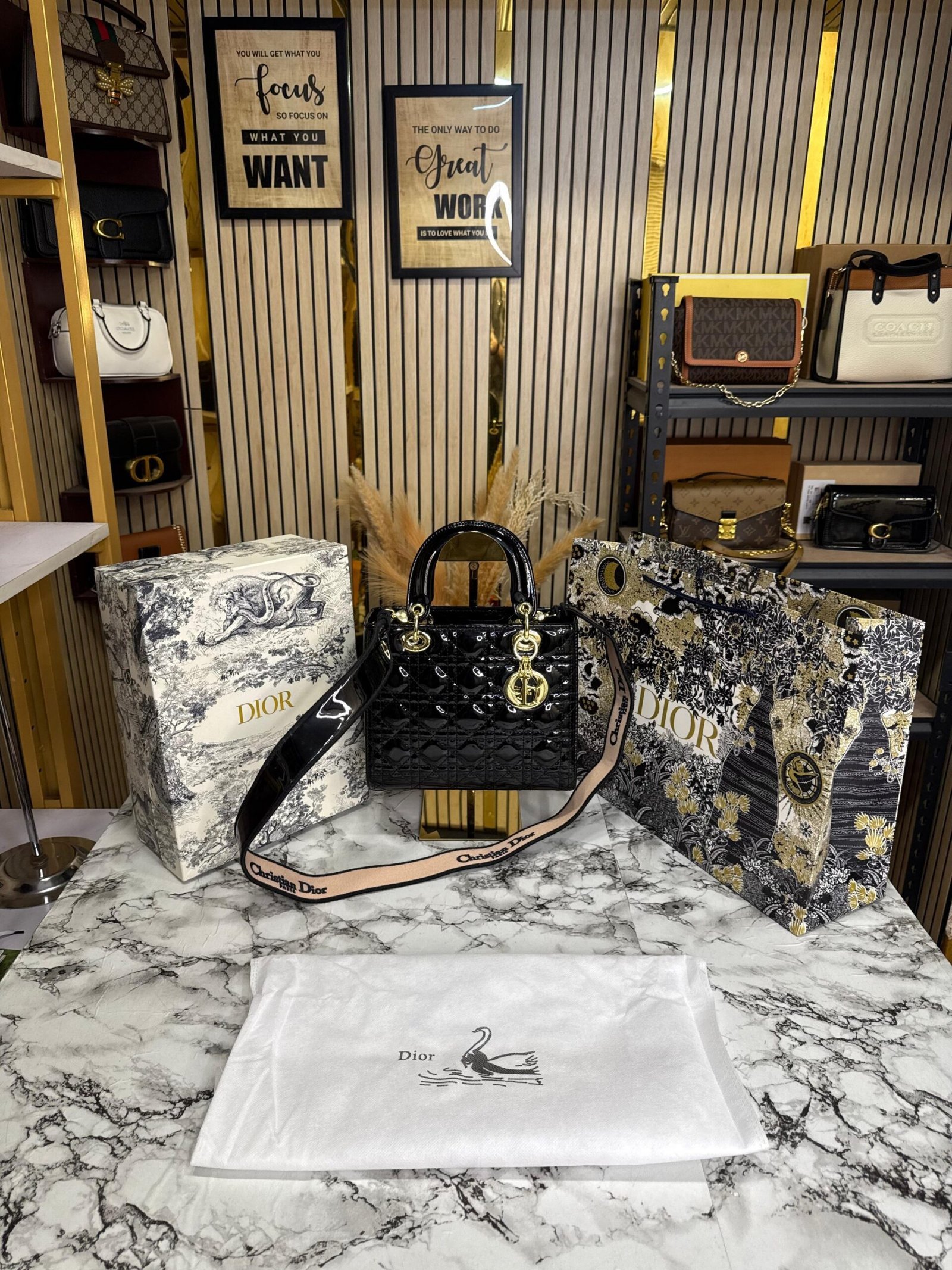 CHRISTIAN DIOR LADY PREMIUM BAG WITH OG BOX AND CARRY BAG ????☑️