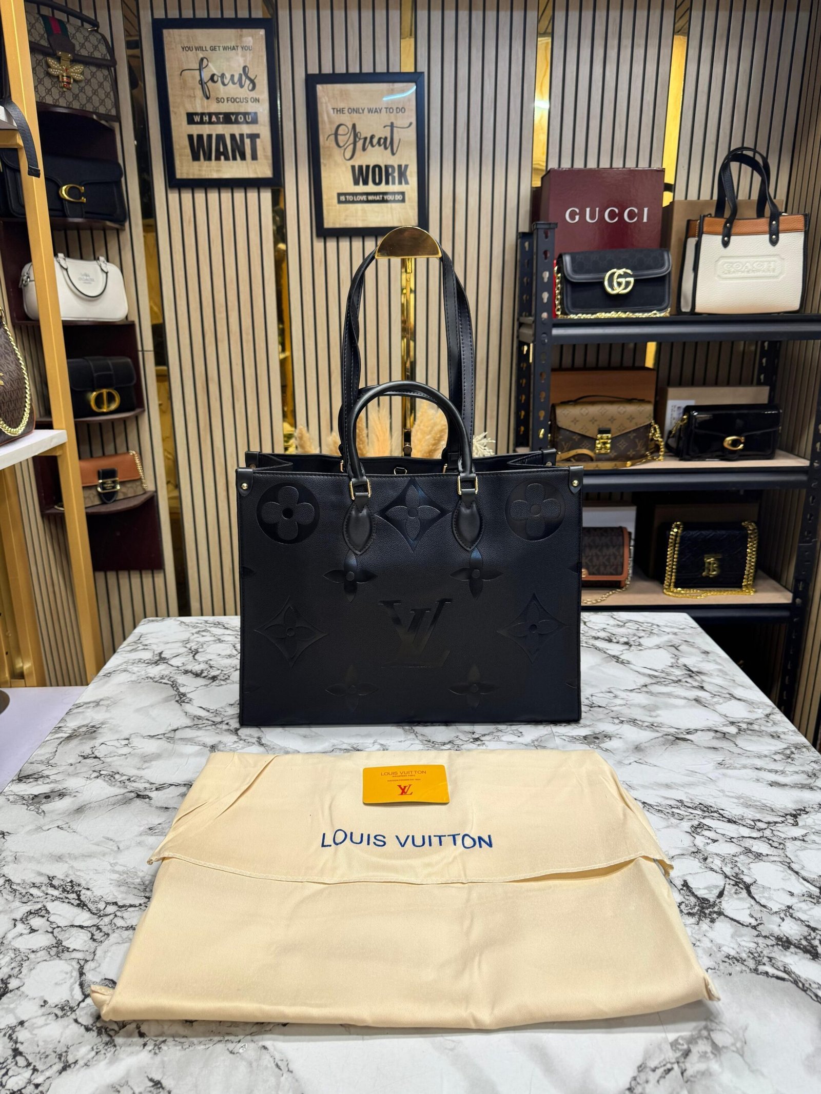 LOUIS VUITTON ON THE GO WITH ORIGNAL DUST BAG AND CARRY BAG PREMIUM QUALITY ( BLACK  )